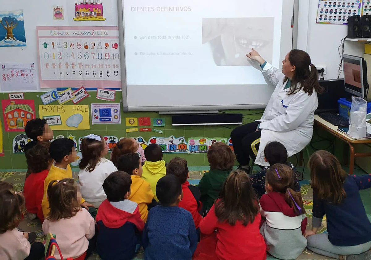 Atención A Niños En Colegios | Cada Enfermera Escolar Atenderá A Los ...